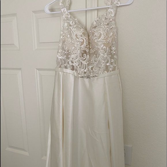 Wedding Dress - Picture 1 of 4